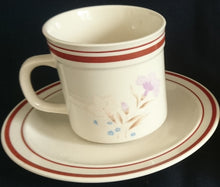 Lade das Bild in den Galerie-Viewer, KAFFEETASSE - Keramik / Steingut, Blumenblüten Pflanzen Flora Linien Rand Motiv Dekor
