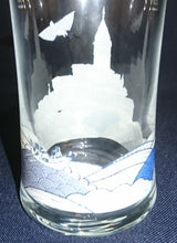 Lade das Bild in den Galerie-Viewer, GETRÄNKEGLAS - Hartglas, Stadt am Meer Werbe Aufschrift Motiv Dekor
